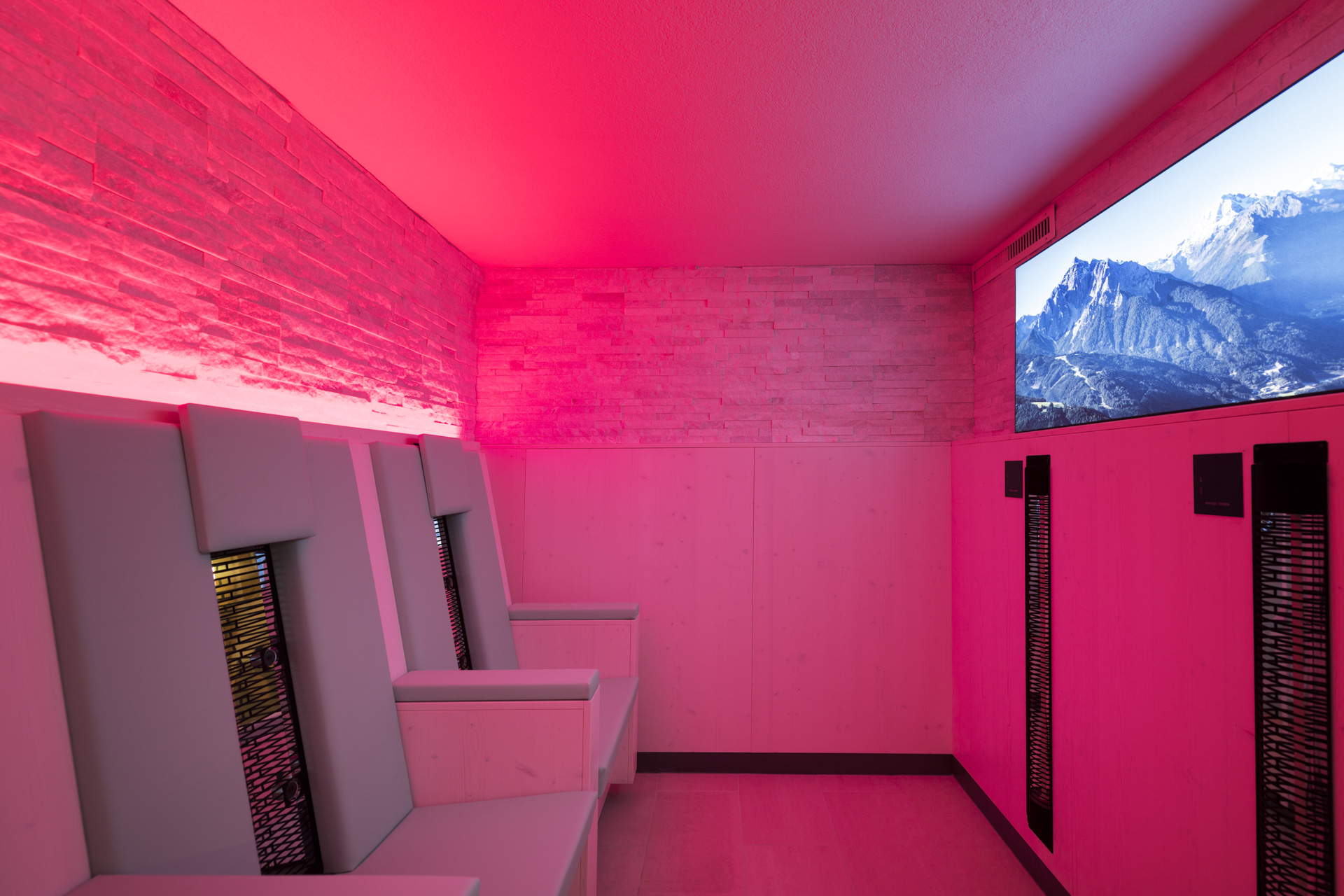 Infrarotstühle im Wellnessbereich im Hotel Angelika