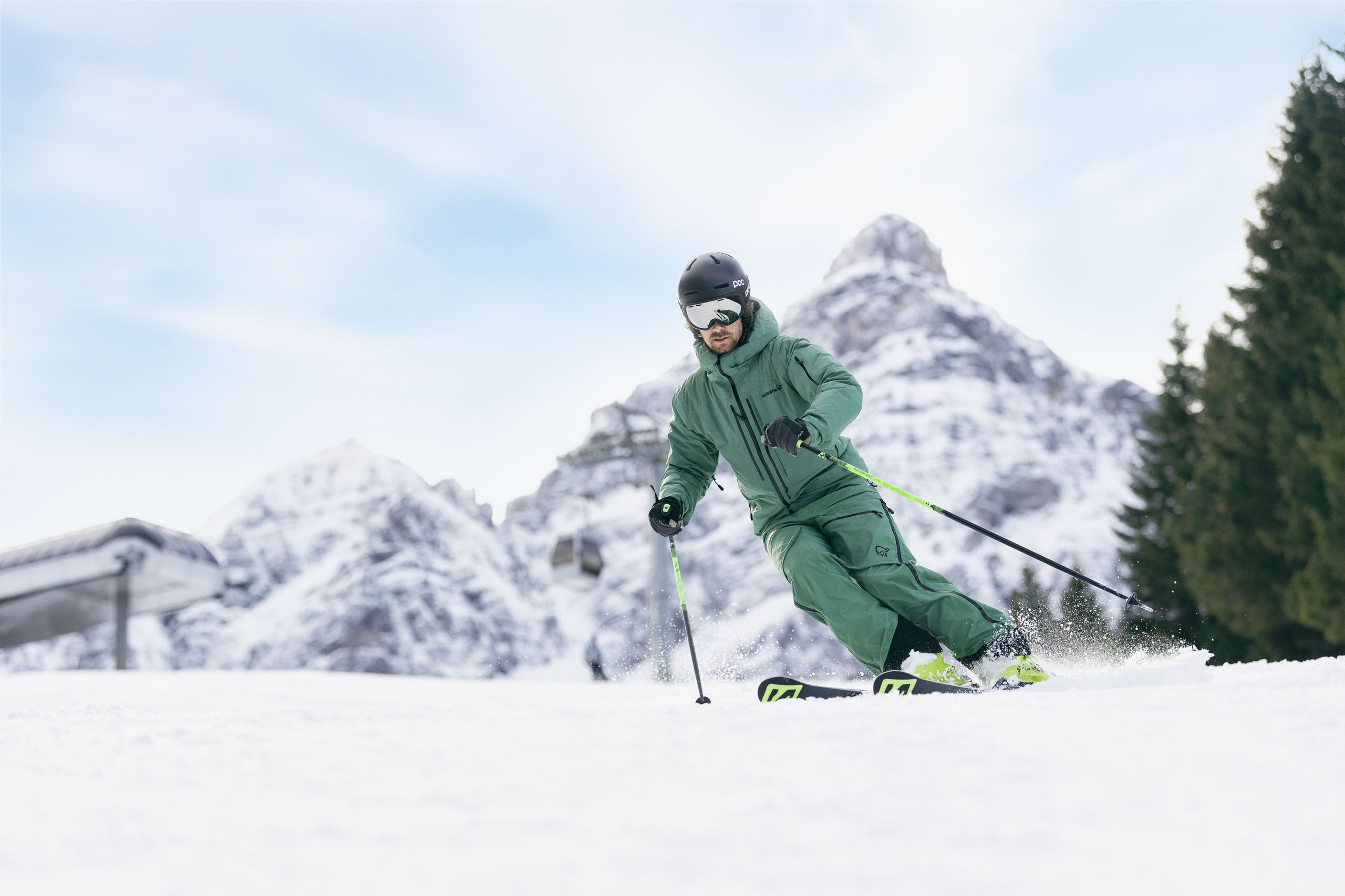 Ein Skifahrer auf den Serlesbahnen in Mieders