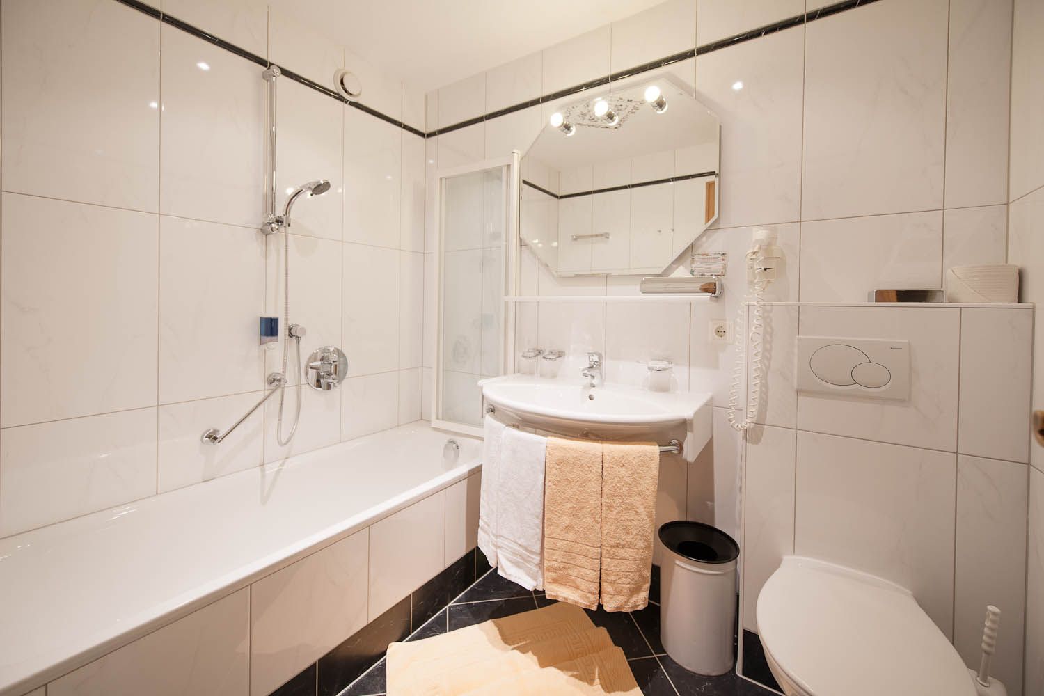 Badezimmer im Hotel Angelika